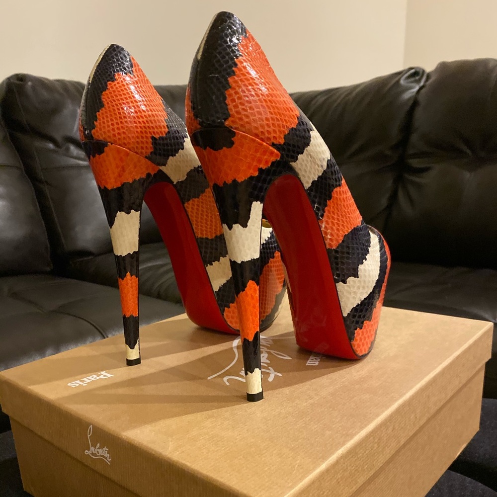 BRAND NEW Christian Louboutin Ayers/Kid Toe Heels - Picture 3 of 5